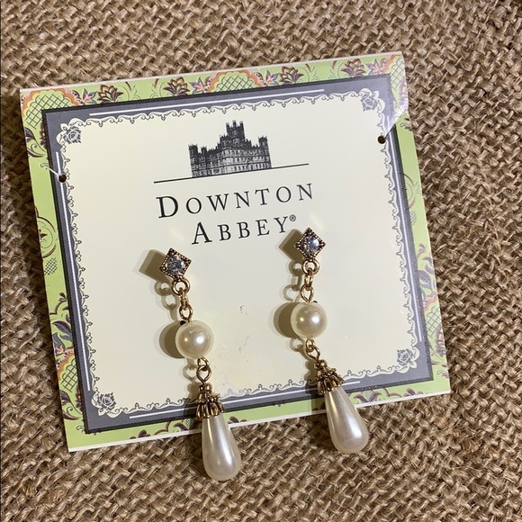 Downtown Abbey dangle earrings new. NICKLE FREE - Picture 1 of 4